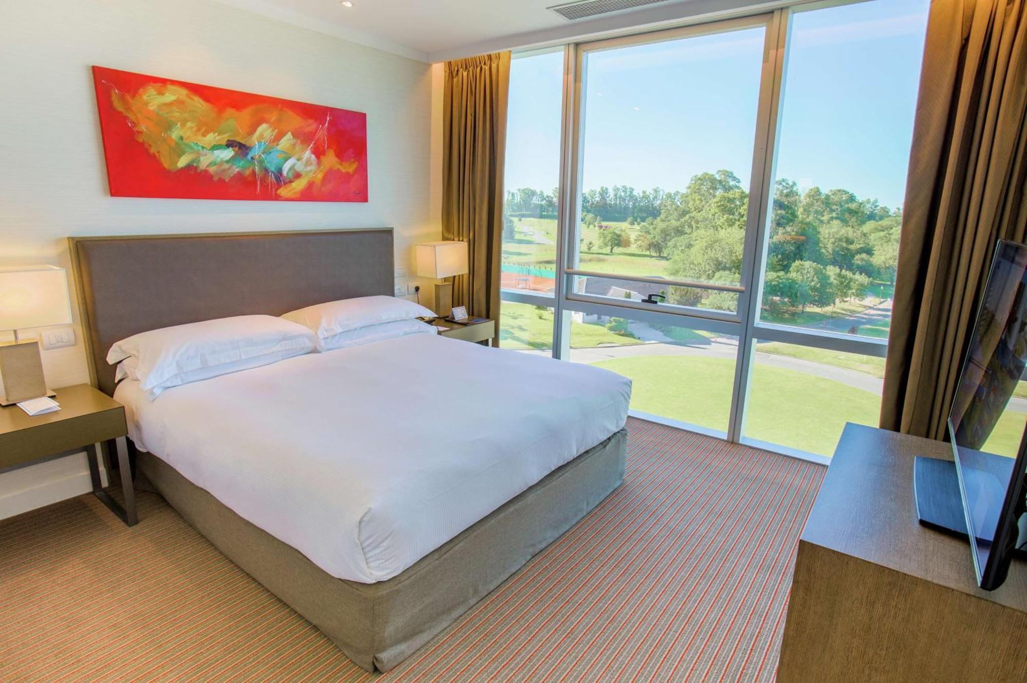 Отель Hilton Pilar Экстерьер фото